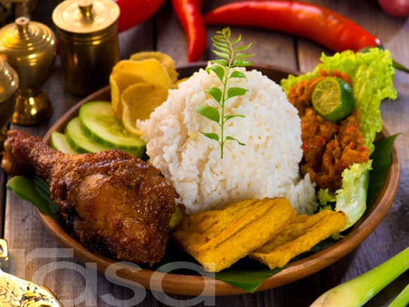 Nasi Ayam  Penyet Pedas  Menyengat Memang Layan Habis RASA